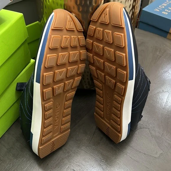 Vionic Trent Sneaker - Picture 3 of 16